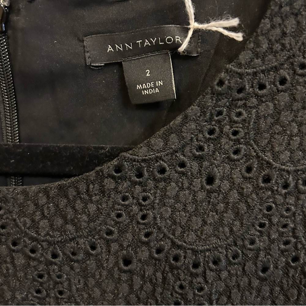 Ann Taylor Black Fit and Flare Eyelet Sleeveless Dress Lined - size 2 - Picture 3 of 4